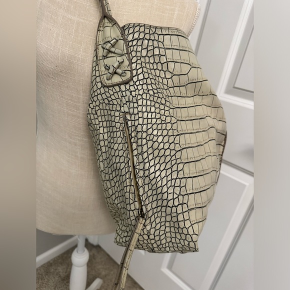 Vera Wang Large Bag - Picture 2 of 9